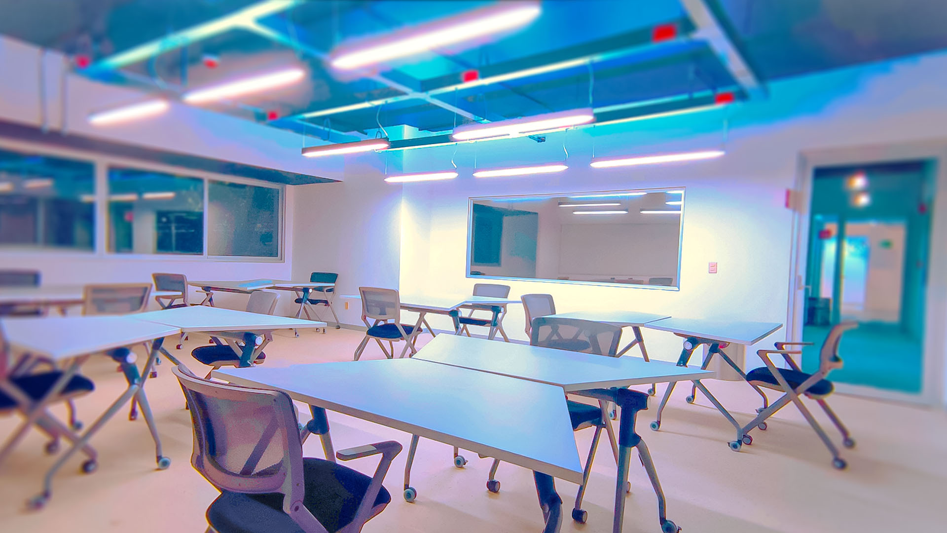 Fotografía de un ambiente de aprendizaje multipropósito del LabCE
